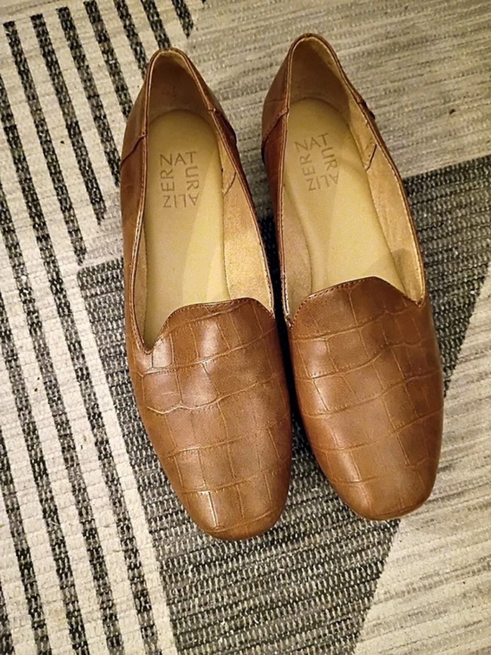 Naturalizer Croc-Textured Brown Loafers Size 9